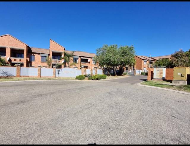2 BEDROOM APARTMENT FOR SALE IN MOOIKLOOF RIDGE ESTATE